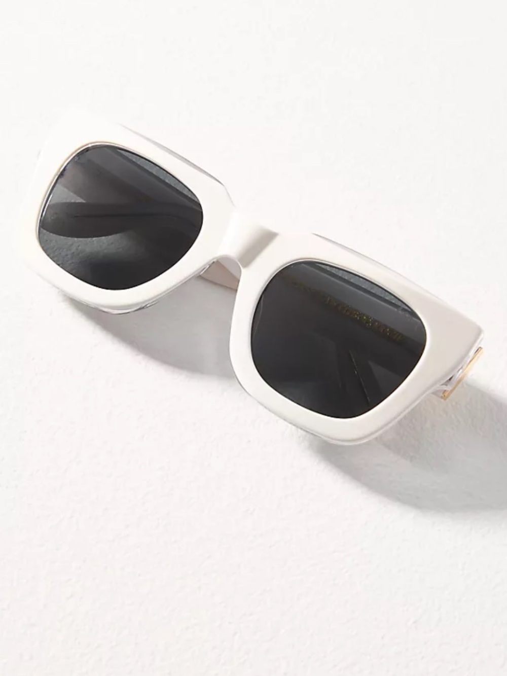 I-SEA Jolene Strawberry Sunglasses in White with black lenses